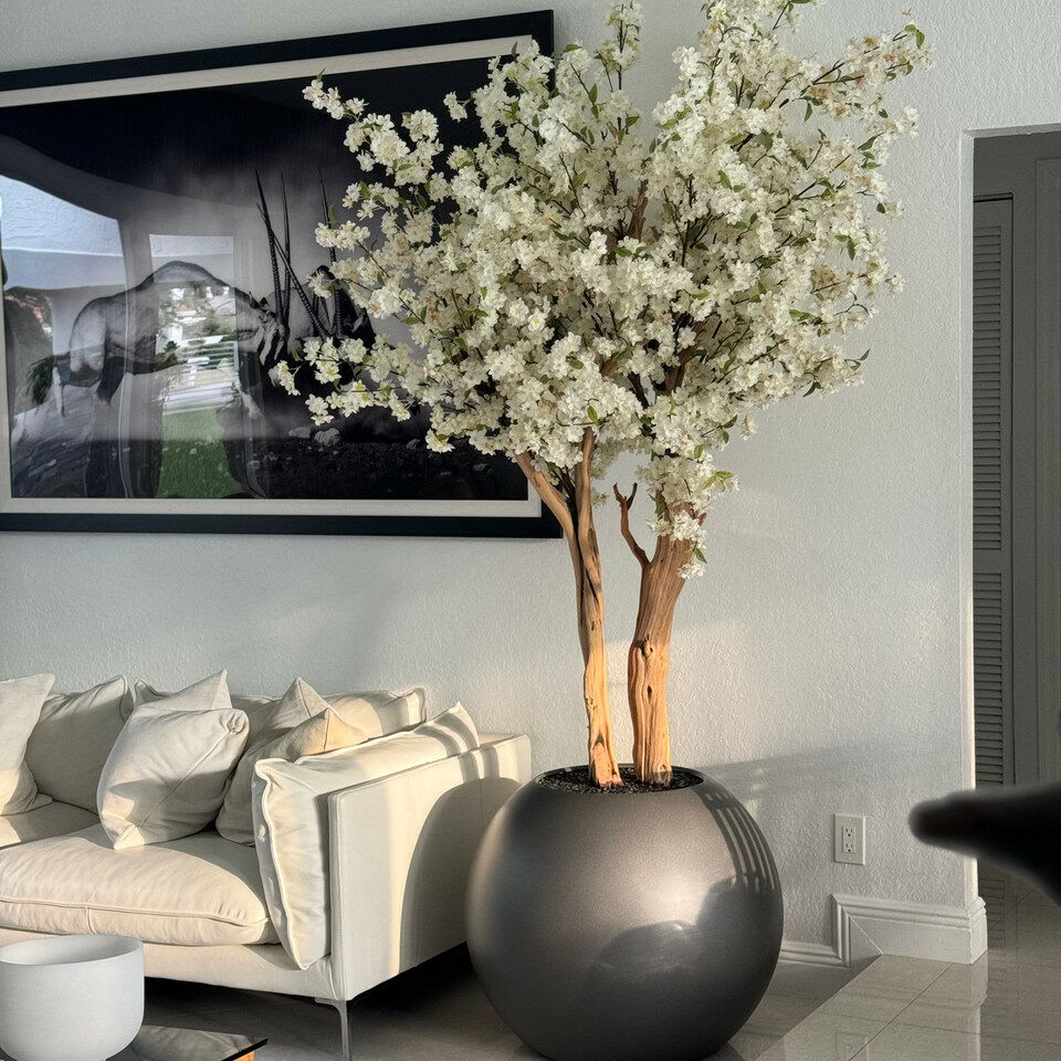 Globe en métal de pistolet mat avec arbre de fleurs de cerisier sur mesure