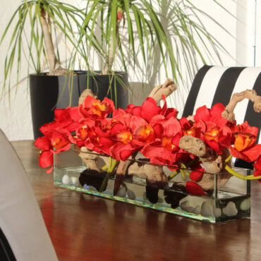 Jardinière en plaque de verre Casa Moderna 24″ avec Cymbidiums rouges