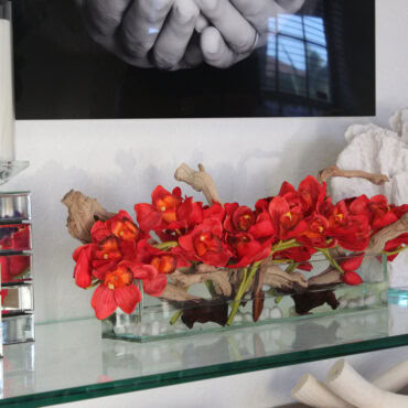 Jardinière en plaque de verre Casa Moderna 24″ avec Cymbidiums rouges