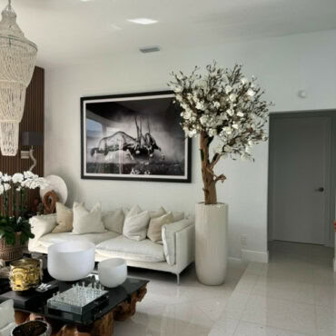 Jardinière Saint-Tropez beige brillant avec magnolia sur mesure