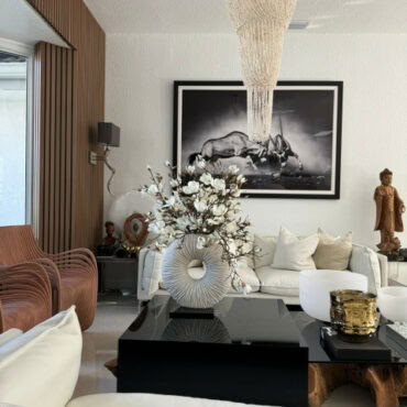 Grand vase éternité avec magnolias et bois flotté