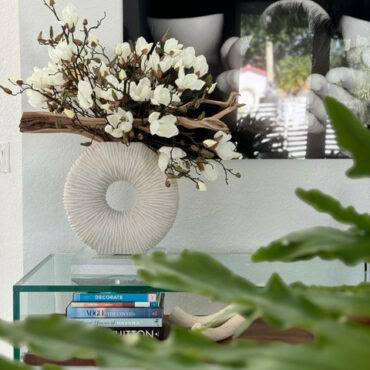 Vase éternité moyen avec magnolias et bois flotté