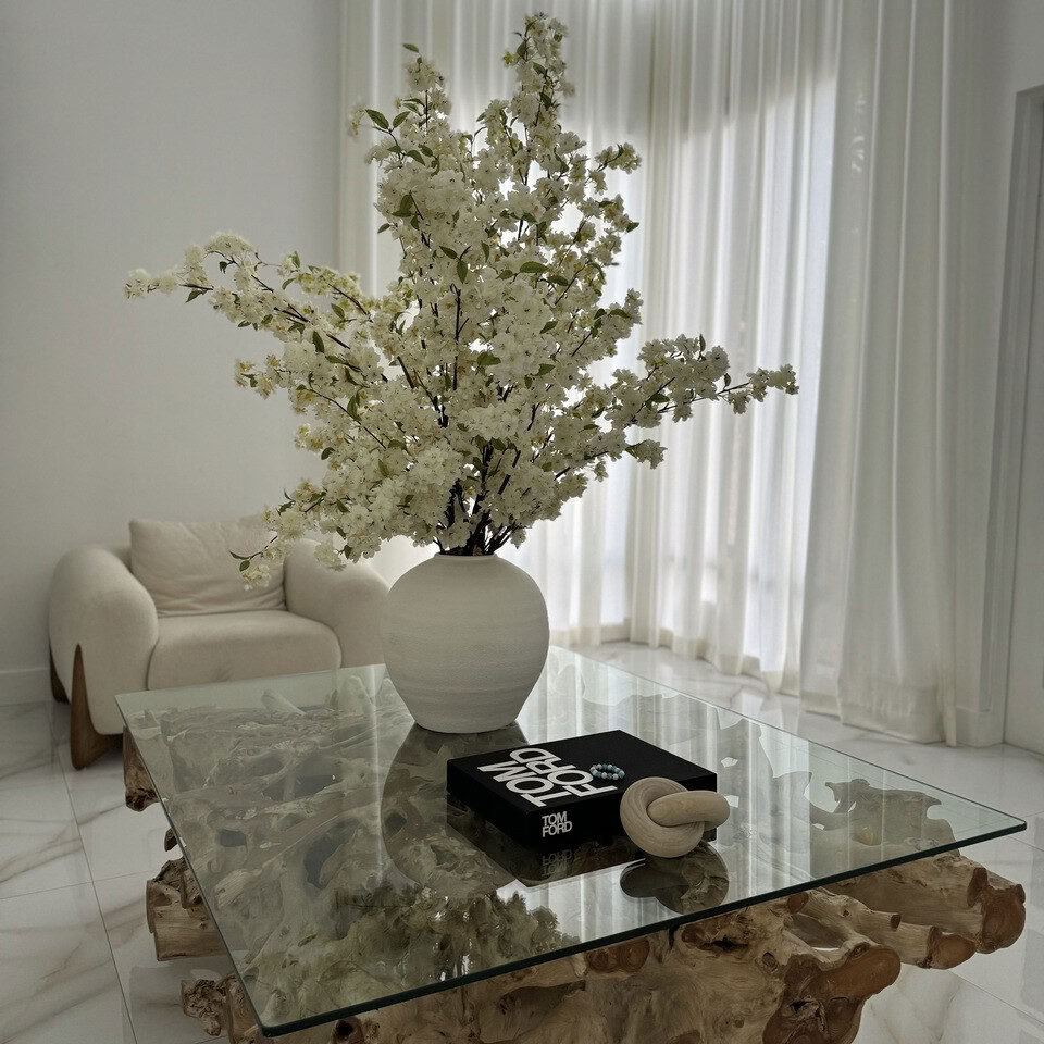 Vase Konos avec fleurs de cerisier