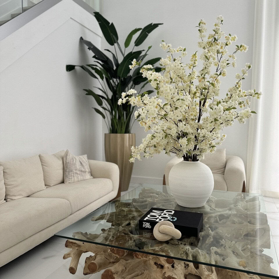 Vase Konos avec fleurs de cerisier