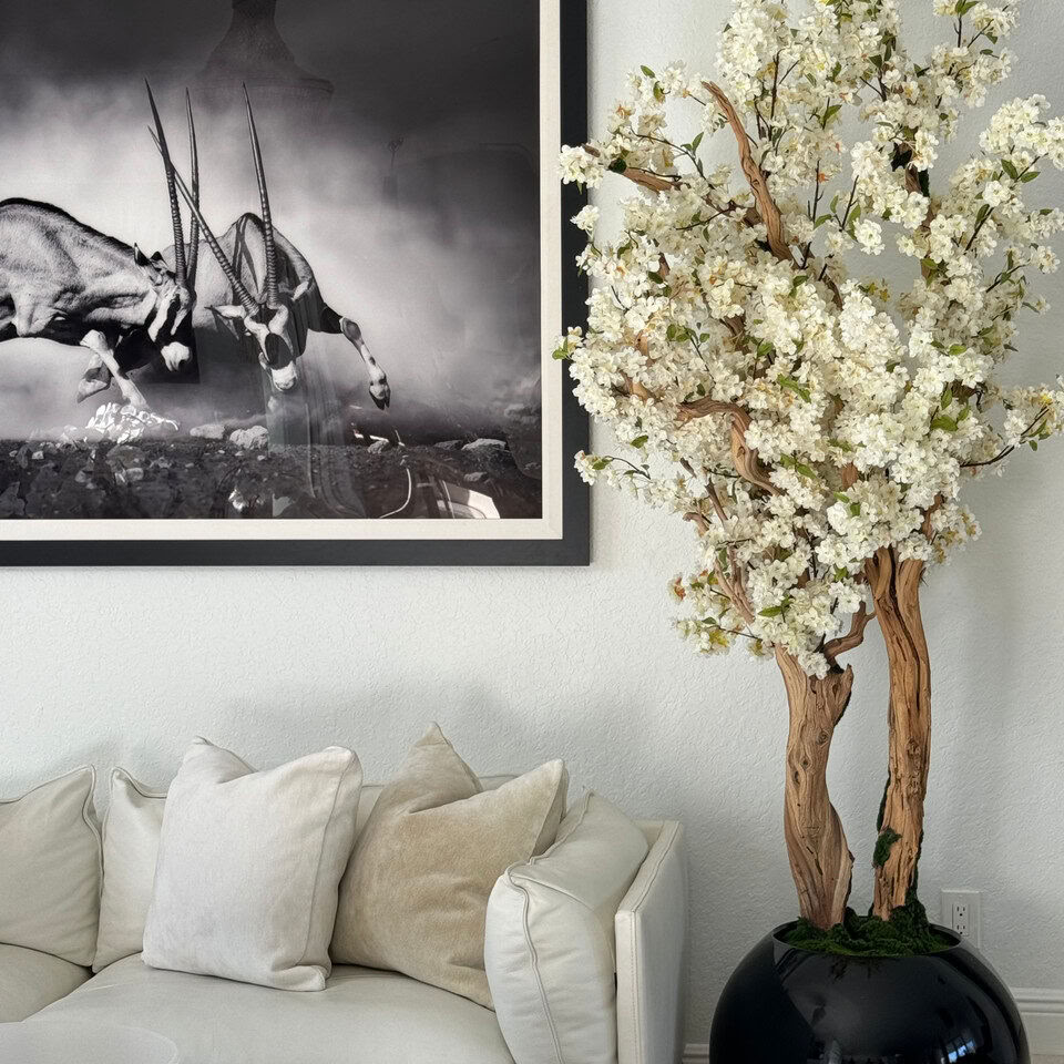 Globe noir brillant avec arbre à fleurs de cerisier sur mesure