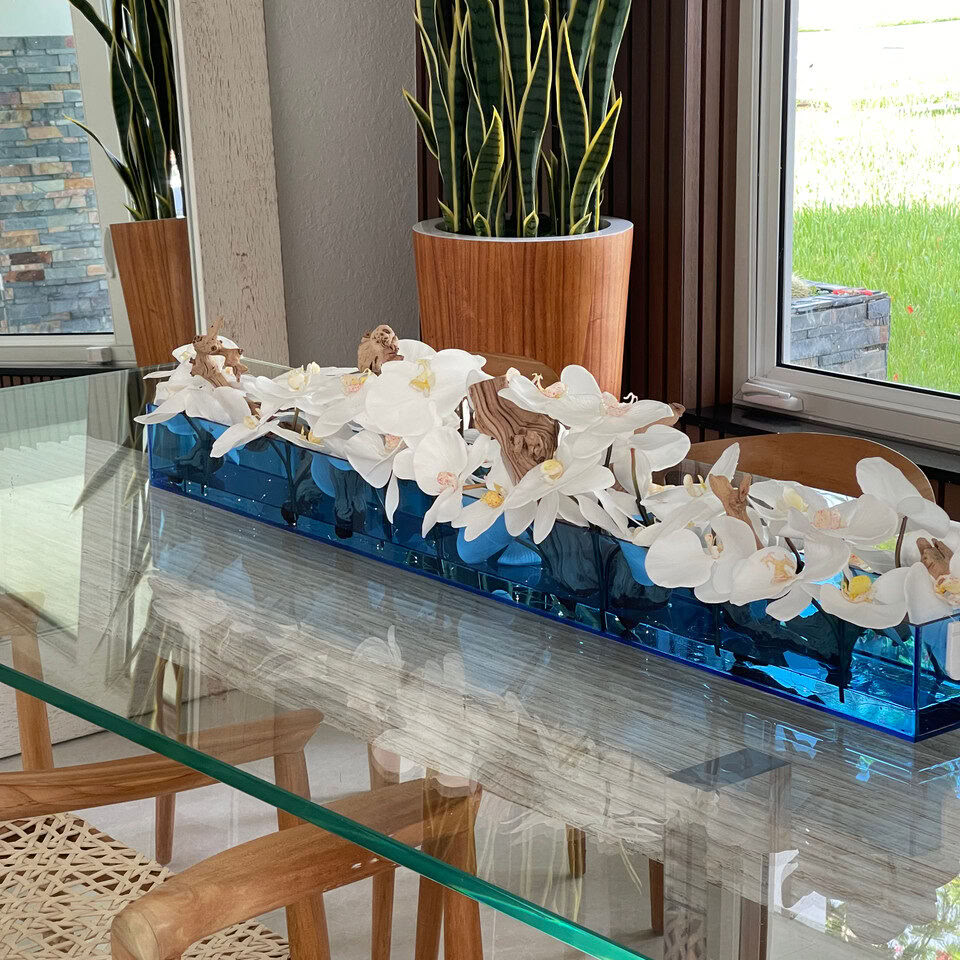Jardinière en verre Casa Moderna 48″ avec orchidées blanches