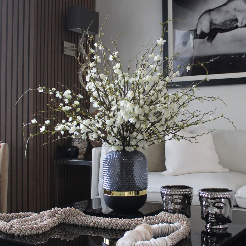 Vase Cygne Noir avec Fleur de Cerisier Blanche