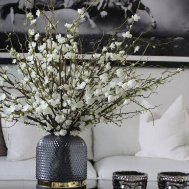 Vase Cygne Noir avec Fleur de Cerisier Blanche