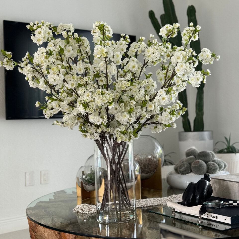 Fleurs de cerisier dans un cylindre en verre de 16″
