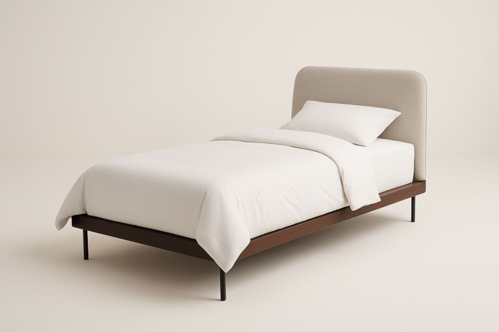 Lit simple en bois avec tête de lit en tissu