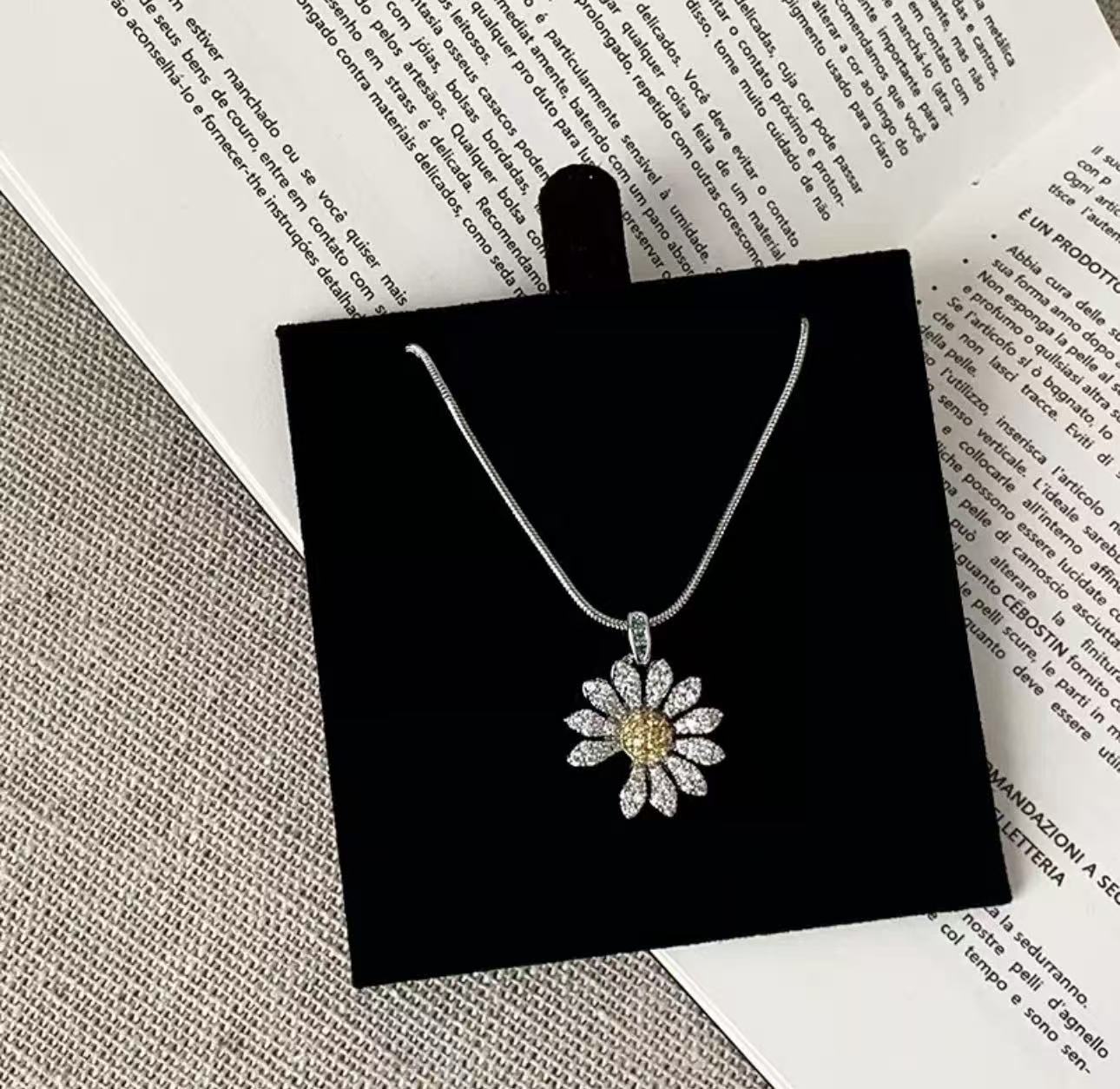 GD Style Petal Daisy Zircon High-End Necklace • Unisex • Minimalist Luxury • Fresh Clavicle Chain