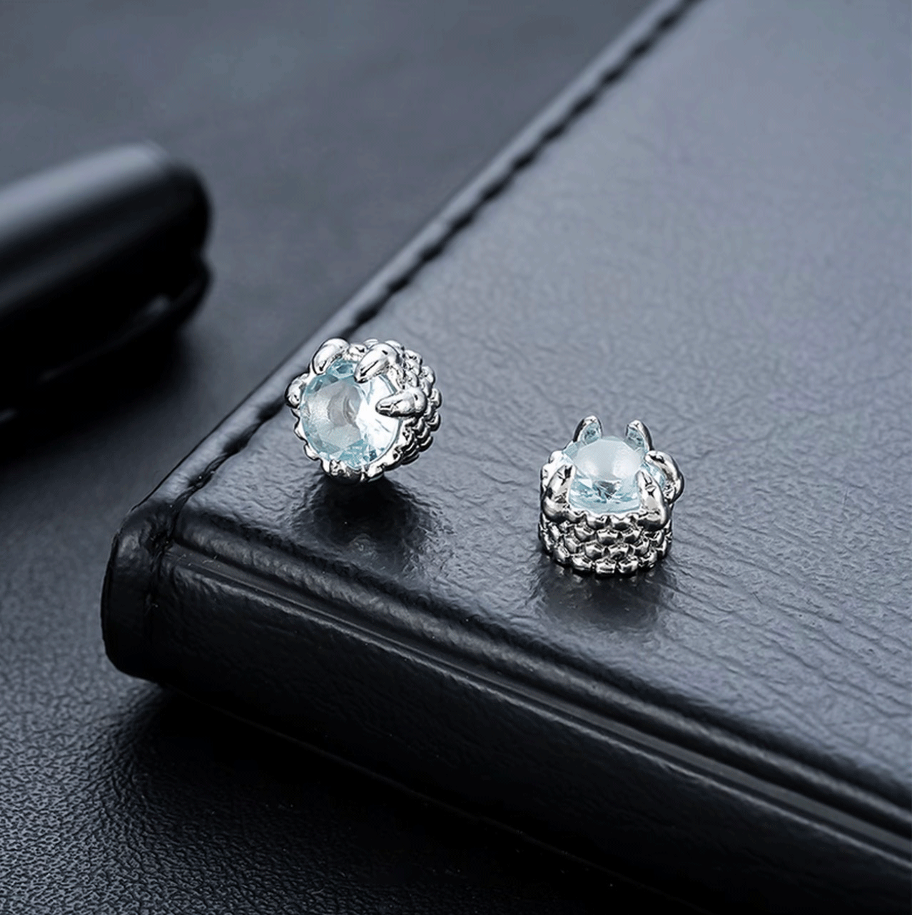 Copper alloy earrings Maldives blue magnetic suction dragon claw ear clip no ear hole ins jewelry