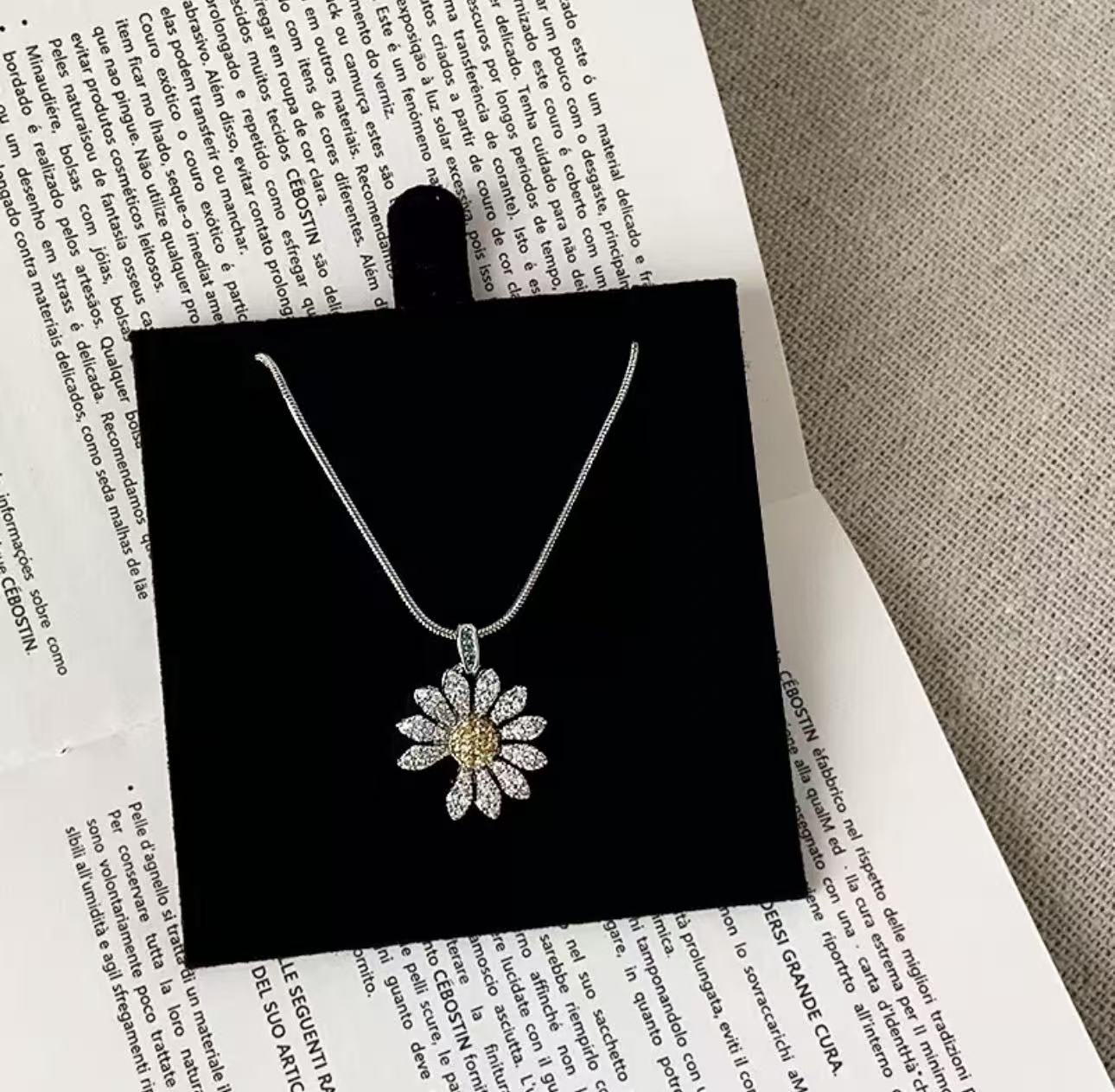 GD Style Petal Daisy Zircon High-End Necklace • Unisex • Minimalist Luxury • Fresh Clavicle Chain