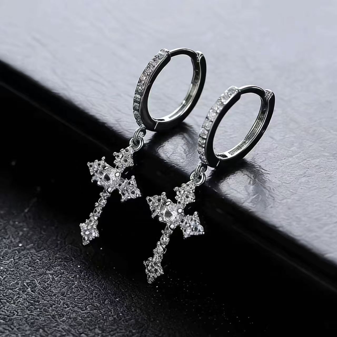Diamond diamond-shaped cross earrings (pseudo-diamond)