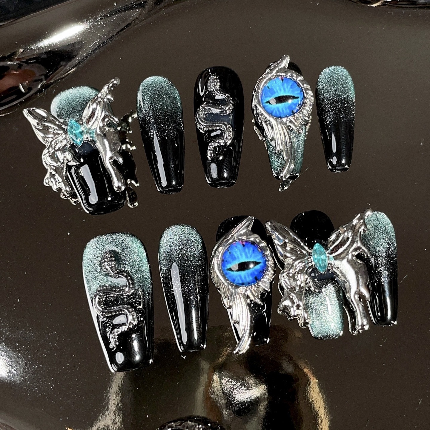 Intricate Metal Butterfly — Premium 3D Handcrafted Press-On Nails