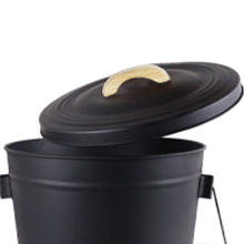 Fitted black metal lid with a wood handle