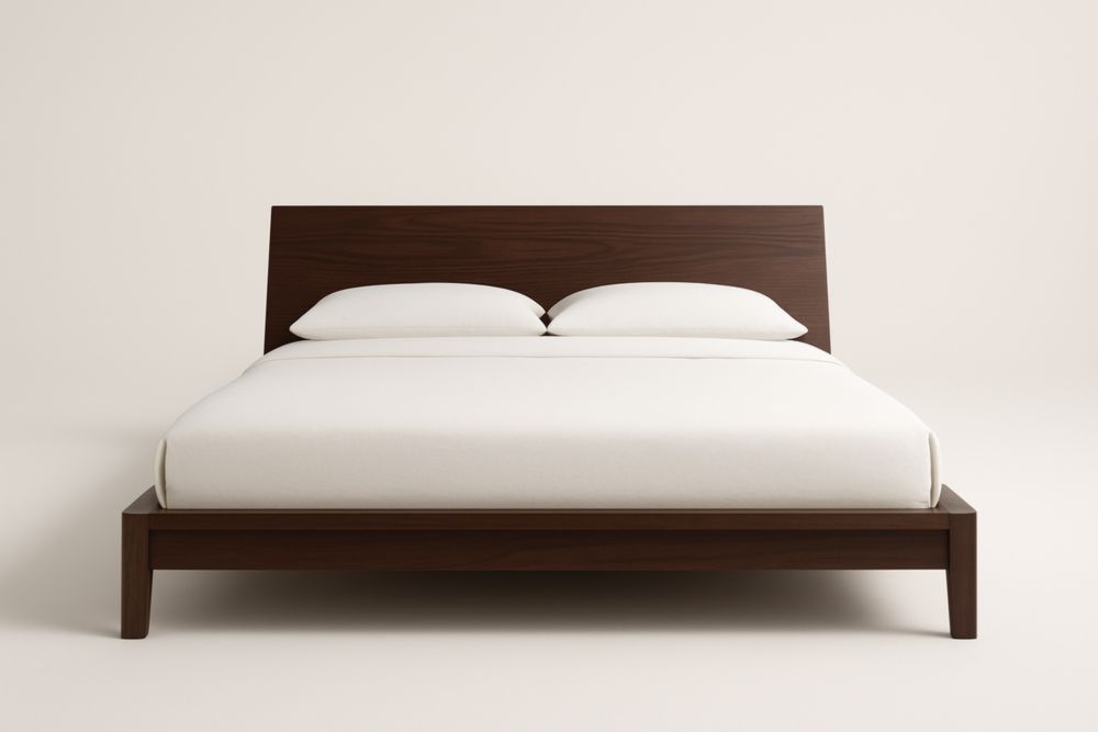 Letto matrimoniale legno di noce marrone con cuscini