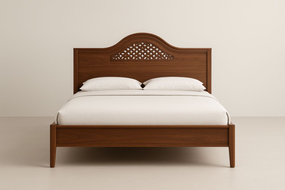 Letto in Legno con Testiera Intarsiata 200x160x110 cm Marrone