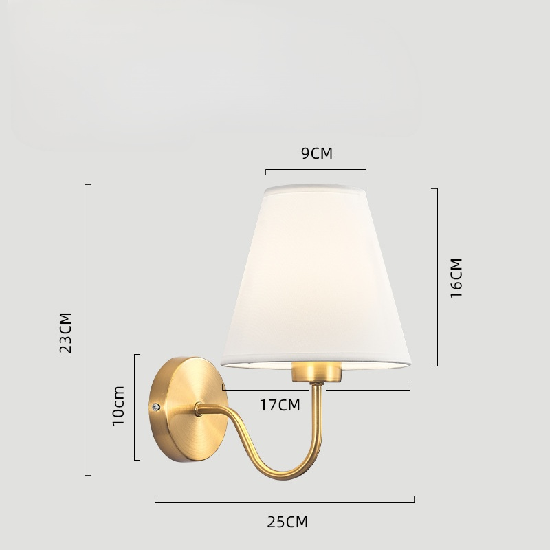 Leselampe am Bett im Schlafzimmer