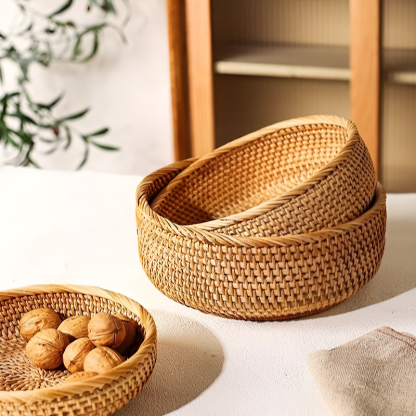 Canasta de frutas con enredaderas de otoño