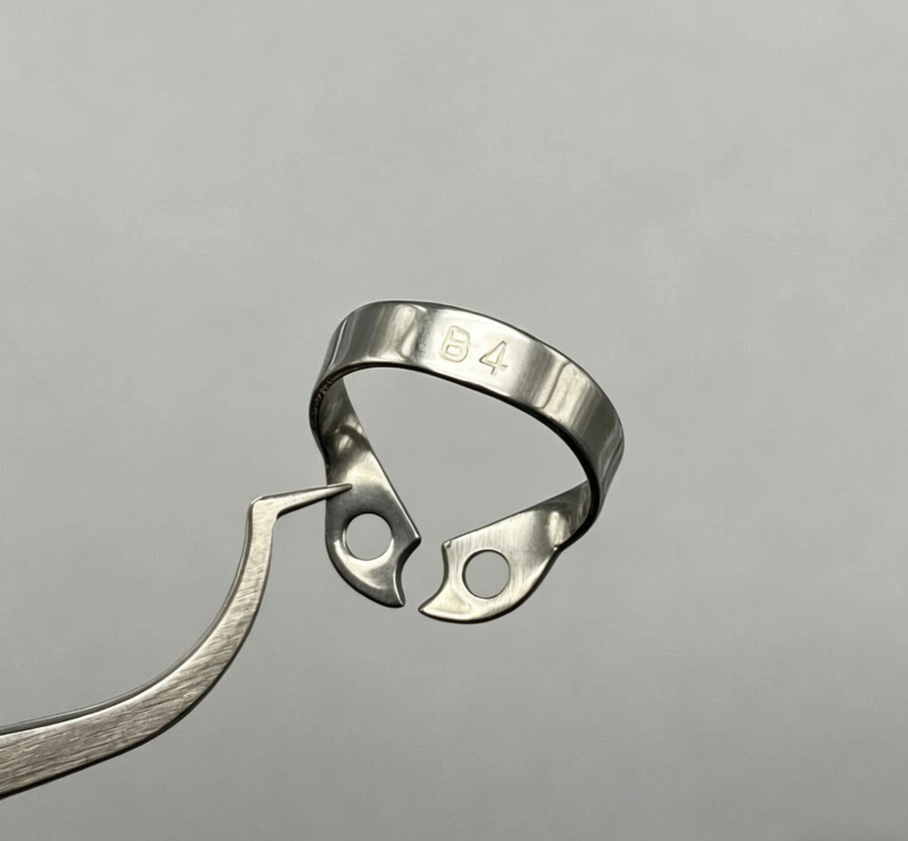 B4 Dental Rubber Dam Clamp Stainless Steel Anterior Teeth Retainer for Pediatric Dentistry