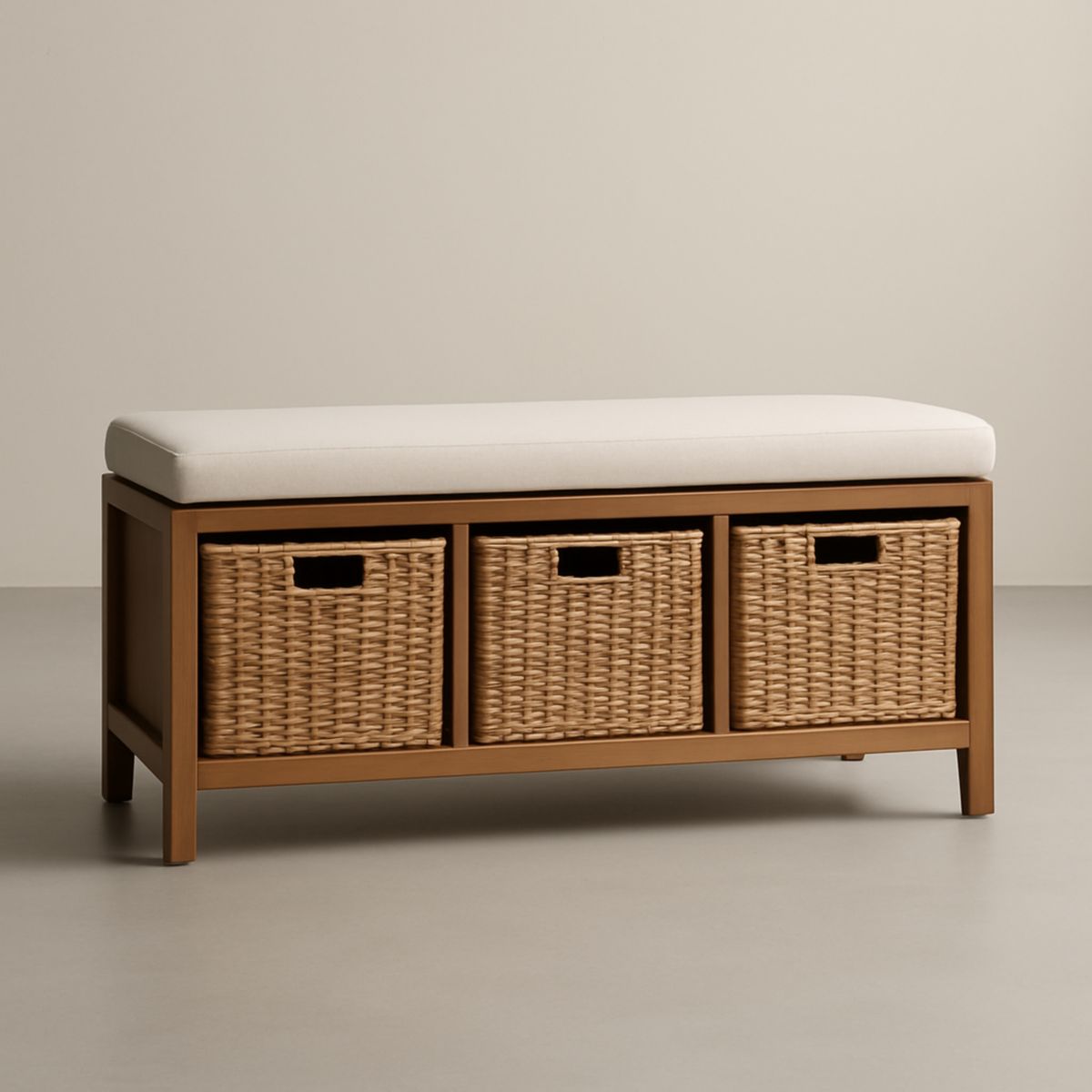 Banc en bois avec coussin beige et 3 paniers en rotin