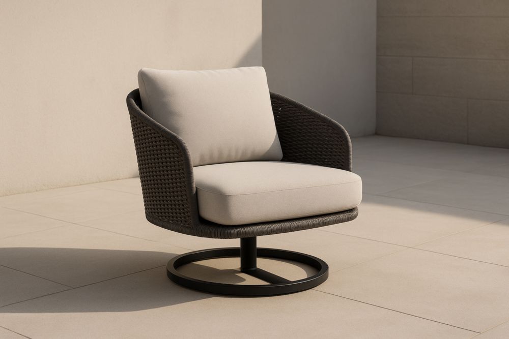 Poltrona girevole da esterno in rattan e poliestere crema