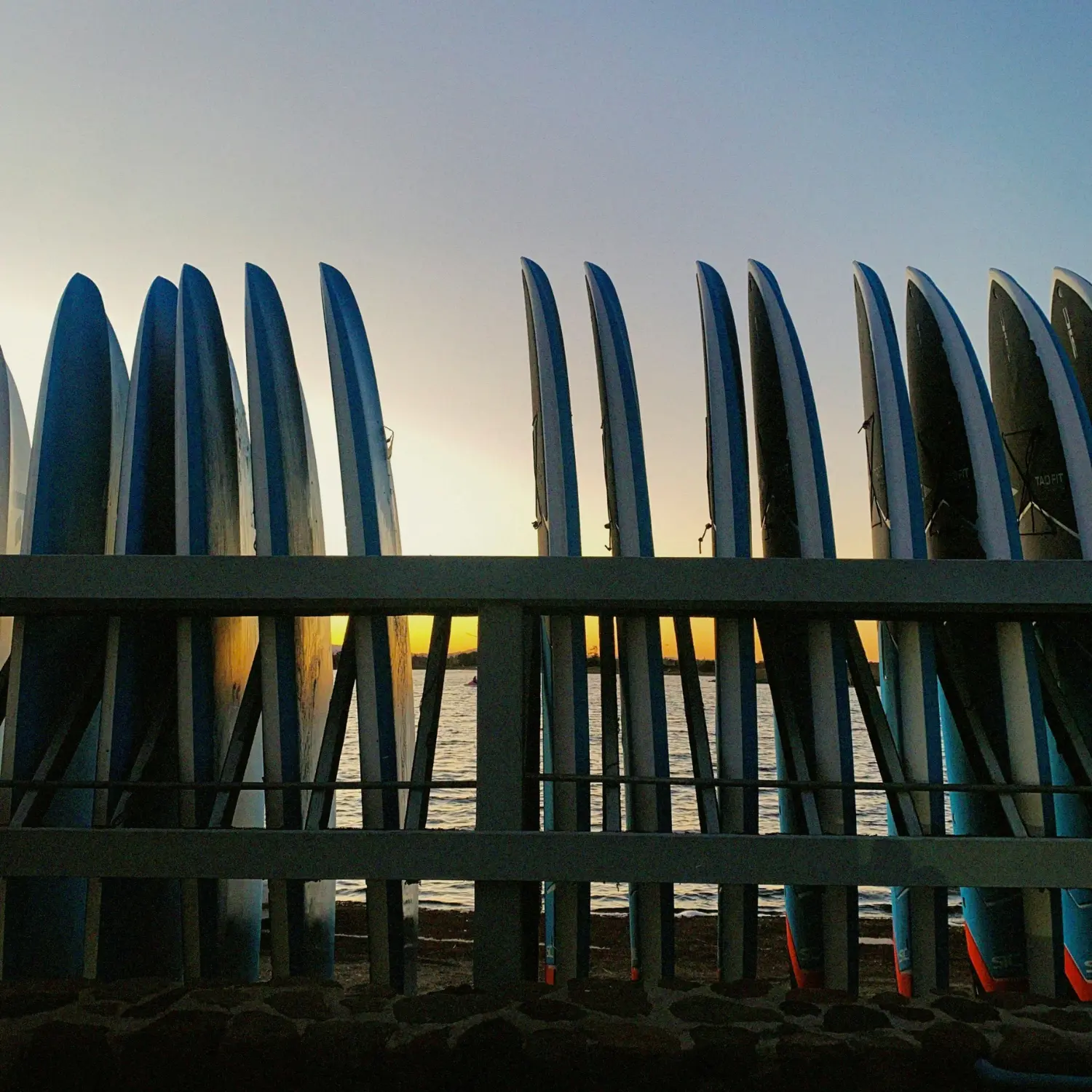 {"default":"Bulk order of premium inflatable paddle boards ready for delivery"}
