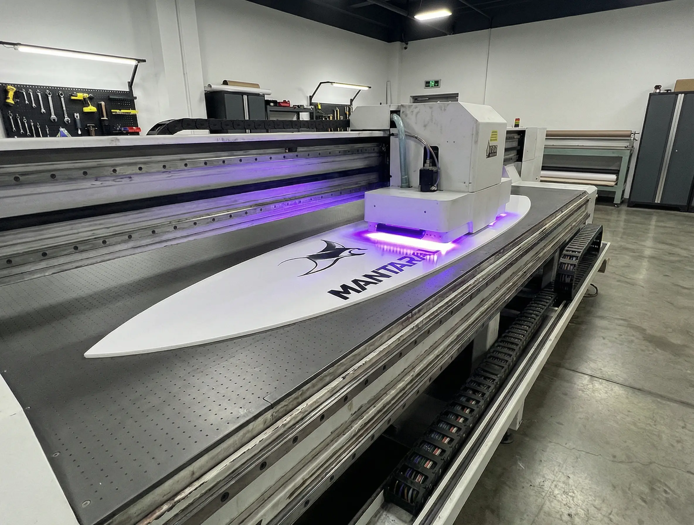 {"default":"Automated UV printing machine in MANTARAL inflatable SUP factory"}
