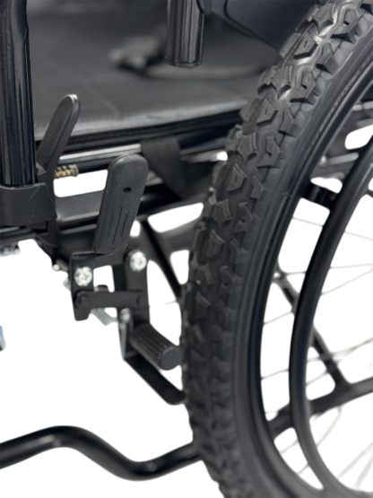SILLA DE RUEDAS PARA ADULTO TODO TERRENO CON ELEVA PIERNAS DE LUJO DESMONTABLE, NEUMATICA, RESISITENTE PLEGABLE, DESCANSAPIES REMOVIBLES, DESCANSABRAZOS REMOVIBLE, RESPALDO PLEGABLE, ORTOPEDICA STE-909