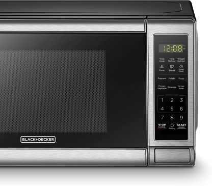 BLACK+DECKER EM720CB7 - Horno de microondas digital con puerta giratoria con botón pulsador, cerradura de seguridad infantil, 700 W, acero inoxidable, 0.7 pies cúbicos