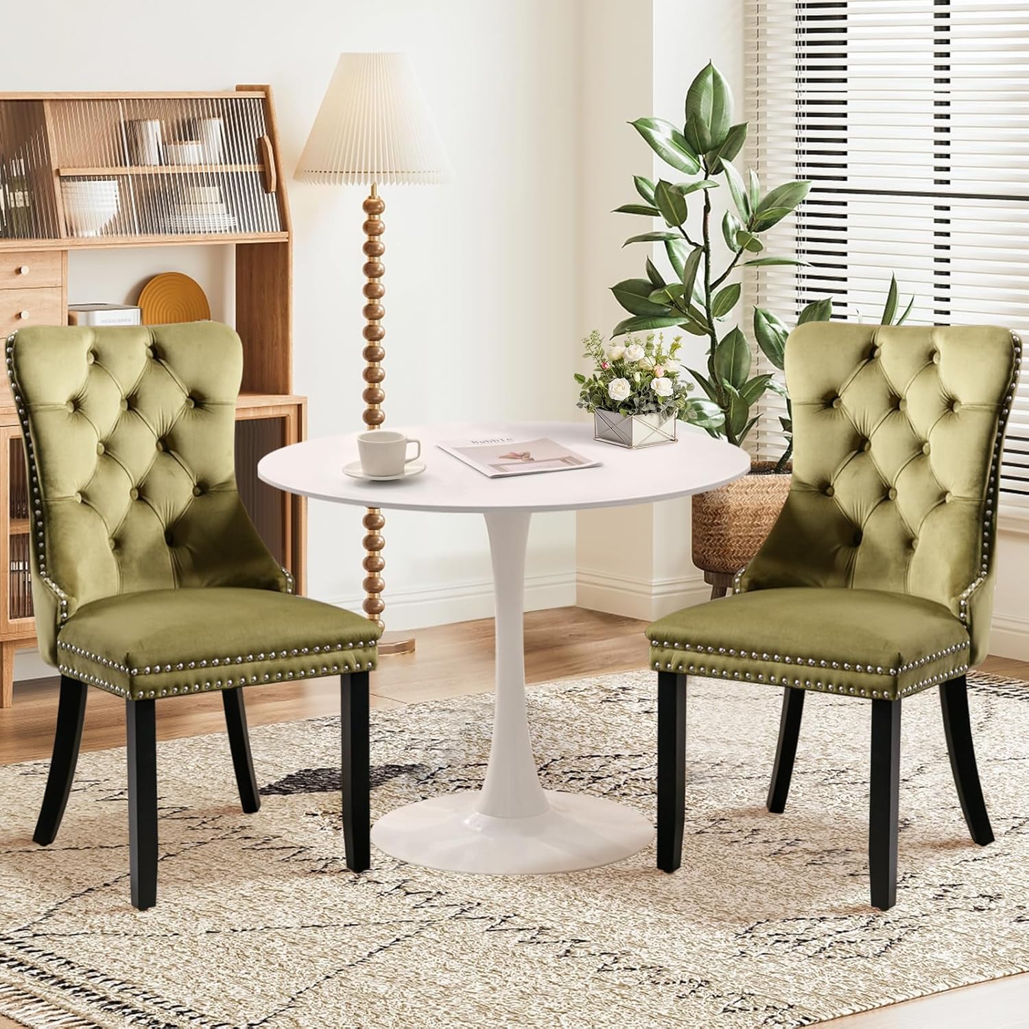 Juego de 6 sillas de comedor tapizadas de piel, estilo moderno, con ribete de cabeza de clavo y pata de madera, anillo de metal para comedor y sala de estar (blanco y negro, juego de 6)