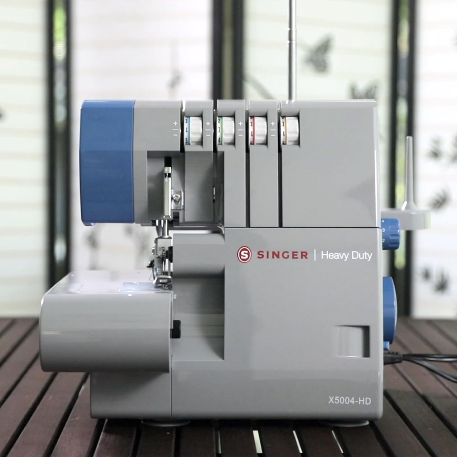 Singer - X5004HD Serger resistente con marco de metal, capacidad para 2/3/4 hilos y cuchillo de corte 60% más grande, costura fácil