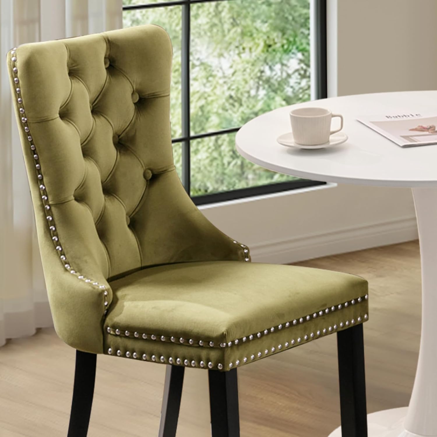 Juego de 6 sillas de comedor tapizadas de piel, estilo moderno, con ribete de cabeza de clavo y pata de madera, anillo de metal para comedor y sala de estar (blanco y negro, juego de 6)