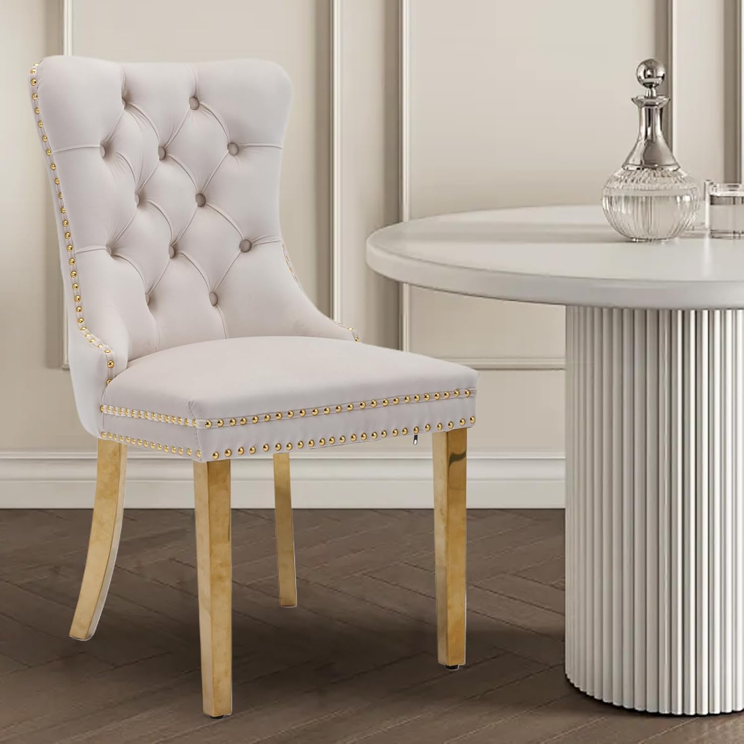 Juego de 6 sillas de comedor tapizadas de piel, estilo moderno, con ribete de cabeza de clavo y pata de madera, anillo de metal para comedor y sala de estar (blanco y negro, juego de 6)