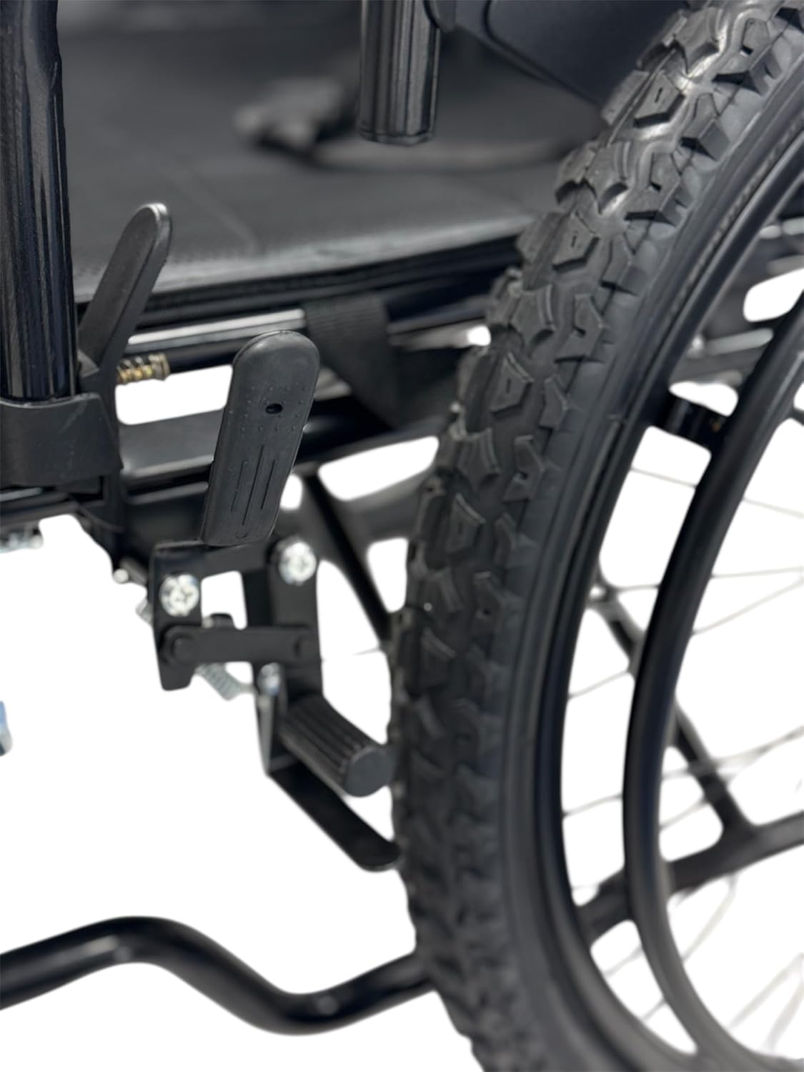 SILLA DE RUEDAS PARA ADULTO TODO TERRENO CON ELEVA PIERNAS DE LUJO DESMONTABLE, NEUMATICA, RESISITENTE PLEGABLE, DESCANSAPIES REMOVIBLES, DESCANSABRAZOS REMOVIBLE, RESPALDO PLEGABLE, ORTOPEDICA STE-909