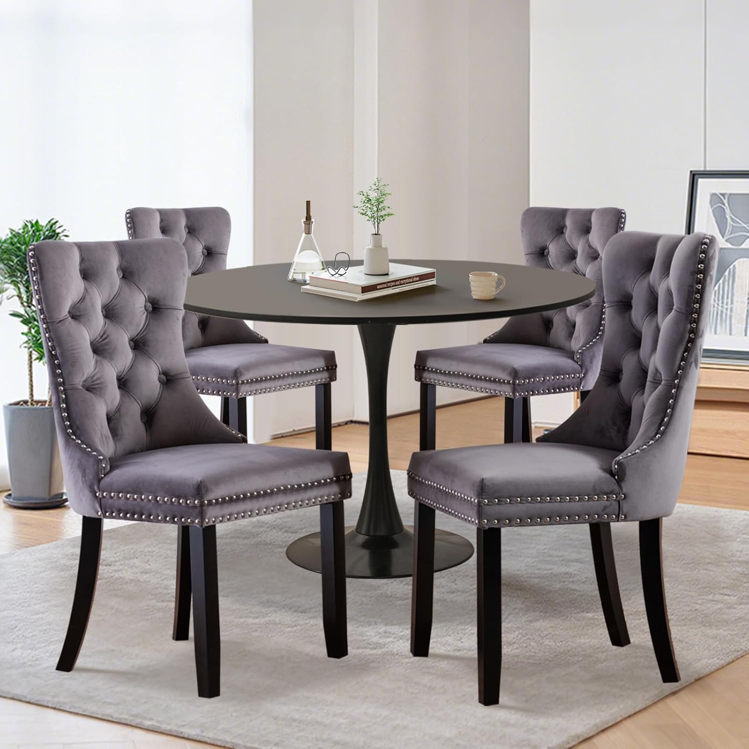 Juego de 6 sillas de comedor tapizadas de piel, estilo moderno, con ribete de cabeza de clavo y pata de madera, anillo de metal para comedor y sala de estar (blanco y negro, juego de 6)