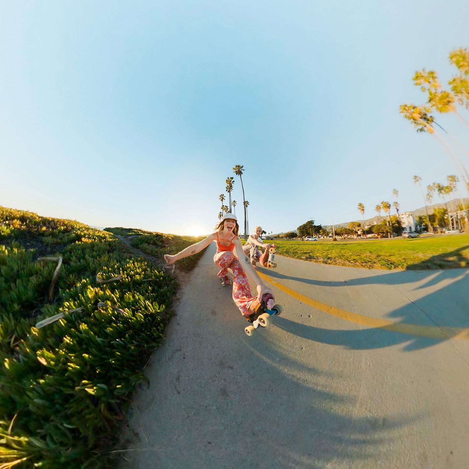 GoPro - MAX — Cámara tradicional resistente al agua de 360+ con pantalla táctil esférica, 5,6K30, vídeo HD, 16,6 MP, 360 fotos, estabilización de transmisión en vivo de 1080p