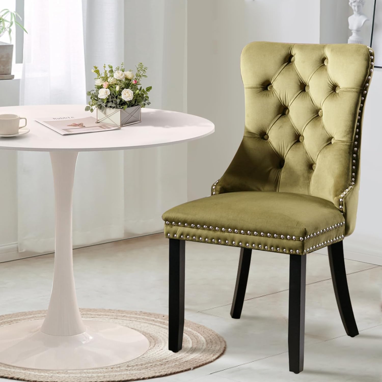 Juego de 6 sillas de comedor tapizadas de piel, estilo moderno, con ribete de cabeza de clavo y pata de madera, anillo de metal para comedor y sala de estar (blanco y negro, juego de 6)