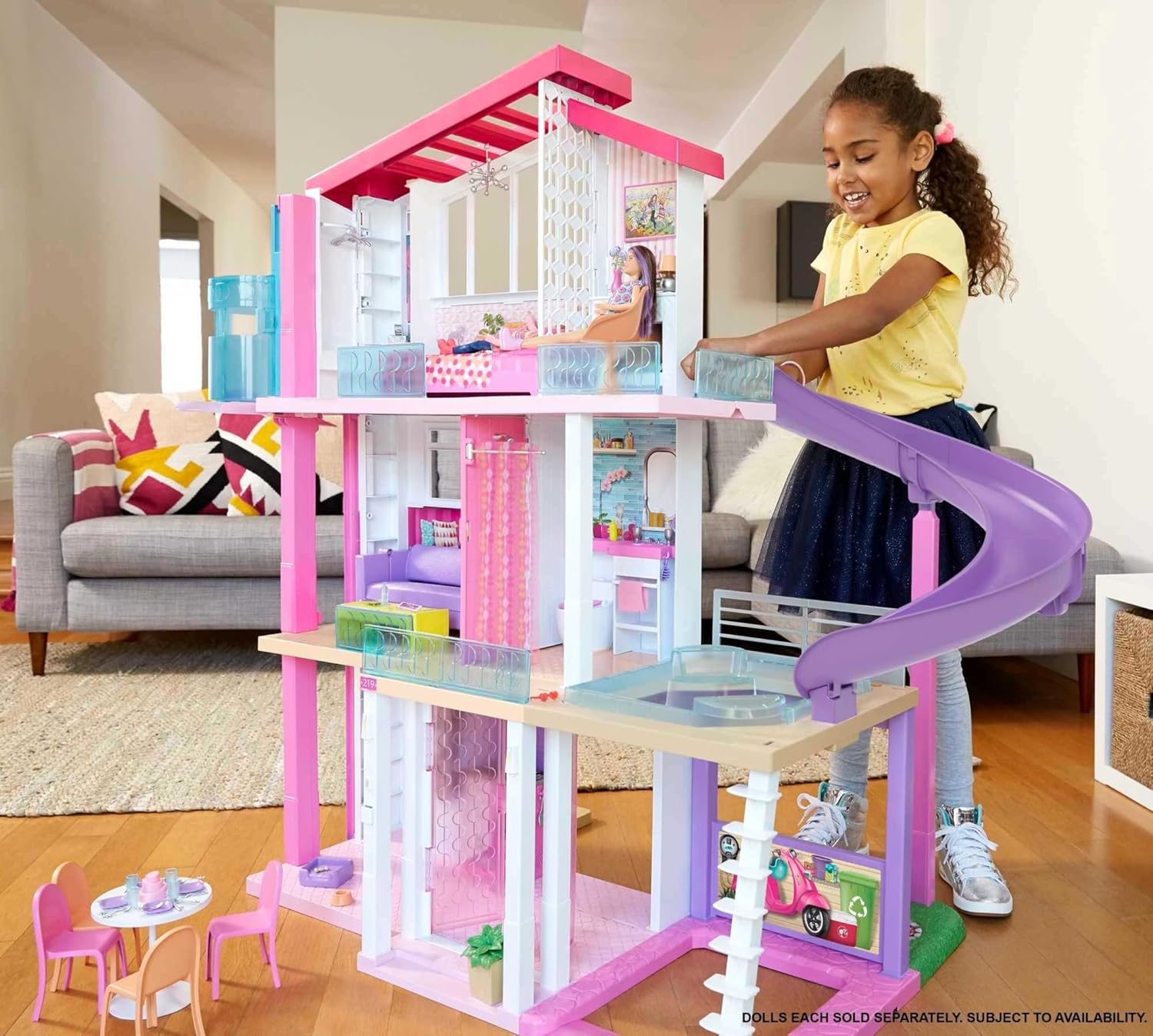 Barbie Estate, Mega Casa de Los Sueños, Casa de Muñecas para niñas de 3 años en adelante, con más de 90 cm de Alto, 8 Habitaciones, Elevador y alberca