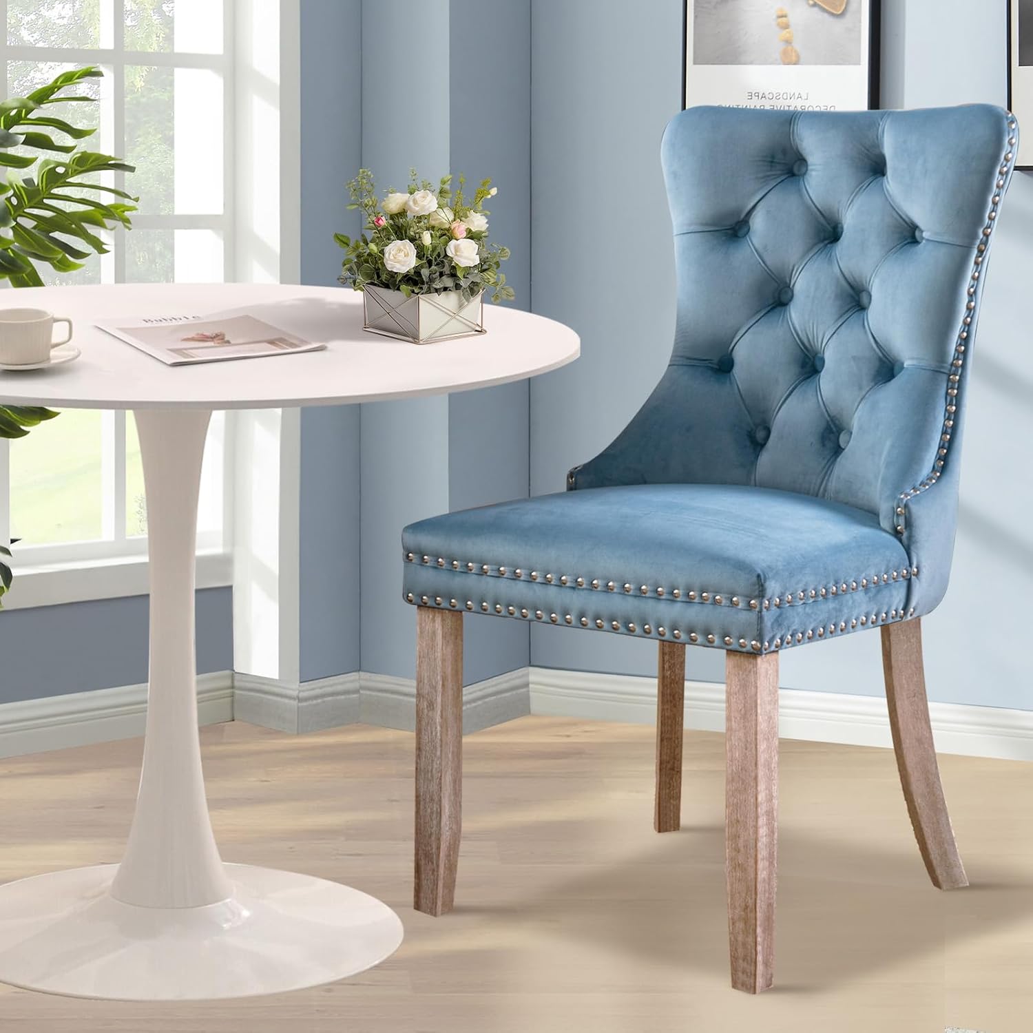 Juego de 6 sillas de comedor tapizadas de piel, estilo moderno, con ribete de cabeza de clavo y pata de madera, anillo de metal para comedor y sala de estar (blanco y negro, juego de 6)