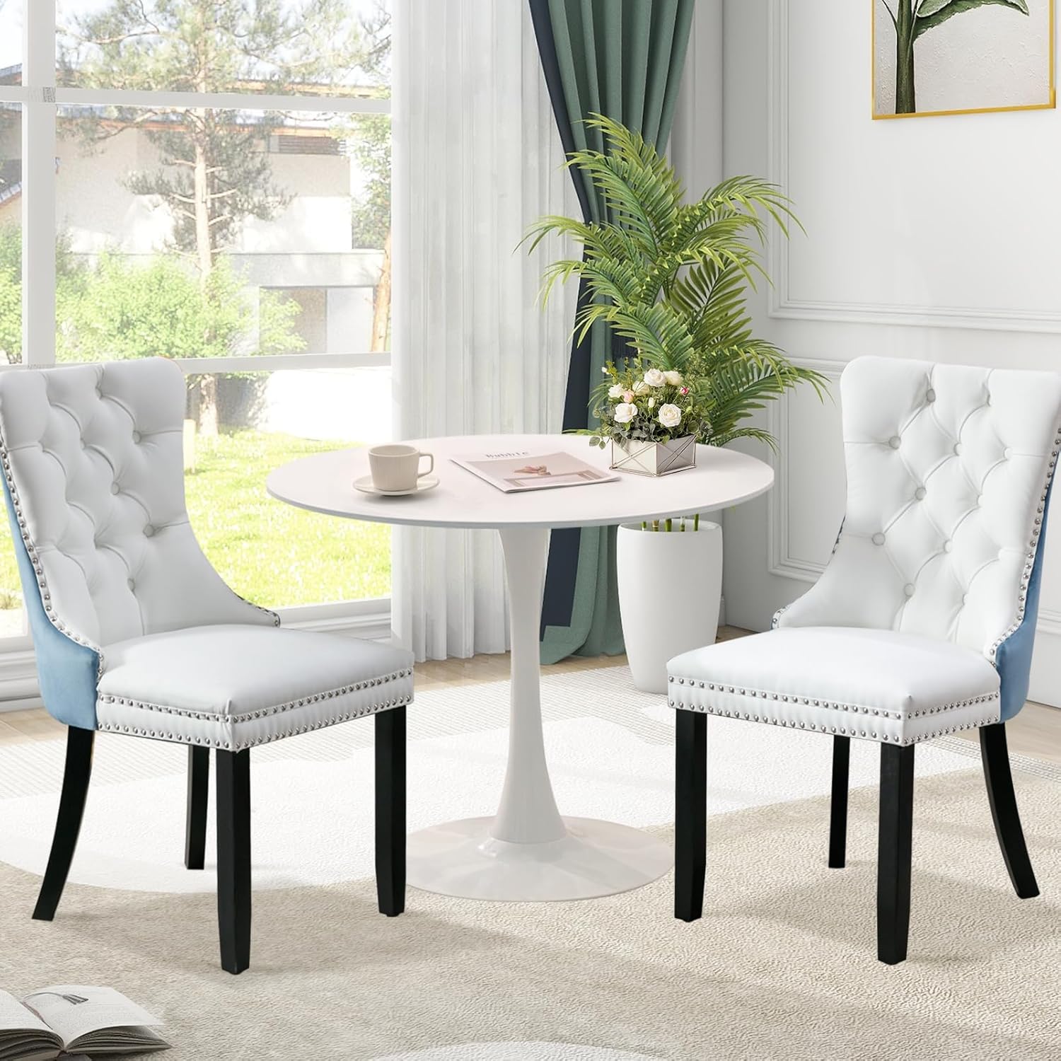 Juego de 6 sillas de comedor tapizadas de piel, estilo moderno, con ribete de cabeza de clavo y pata de madera, anillo de metal para comedor y sala de estar (blanco y negro, juego de 6)