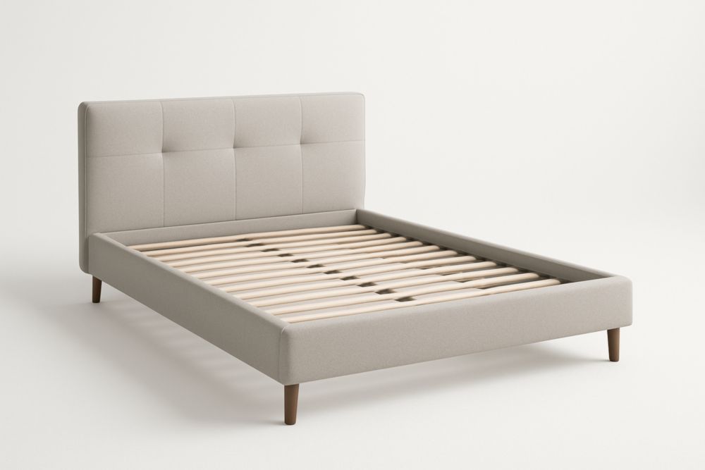 Letto matrimoniale in tessuto beige con testiera imbottita e doghe in legno