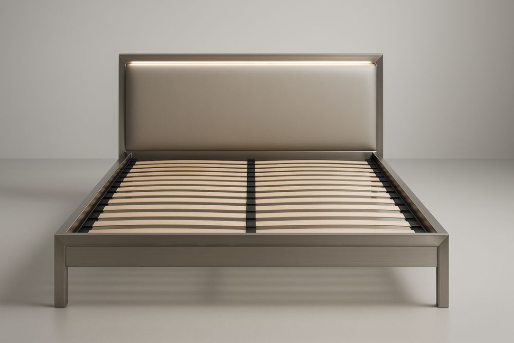 Letto 165x220 in Acciaio con Testiera in Tessuto Imbottito e Doghe in Faggio