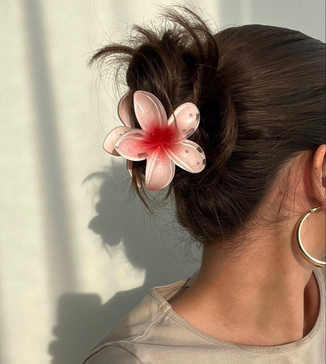 Super Bloom Clip In Iris Pearl Flower Hair Clips bio-acetate go-to essentials emijay discount large big sale designer Sephora hair claw clip durable pink butterfly flat feminine, high-quality hair accessories like statement Nordstrom hair pin french barrettes for all hair types