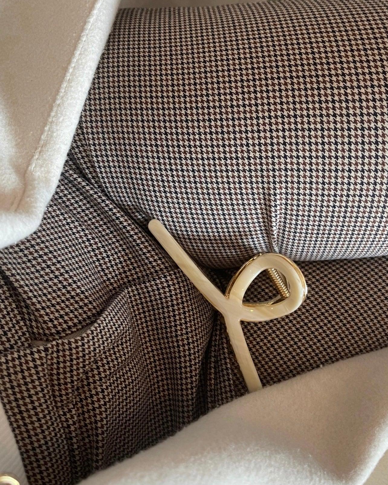 bio-acetate extra large octopus big sale designer tortoise shell hair claw clip durable pink butterfly flat online wholesale hair pin hair accessories french barrettes for thick hair styles women. 