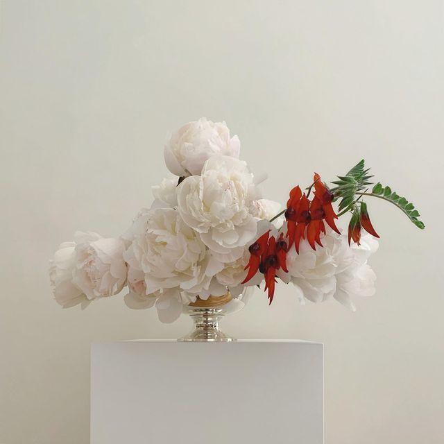 Elegant white silky flower with fire red floral arrangement art by castor presenting hair claw clips durable, lightweight, and perfect for thick hair . Ideal for effortless everyday hairstyles.