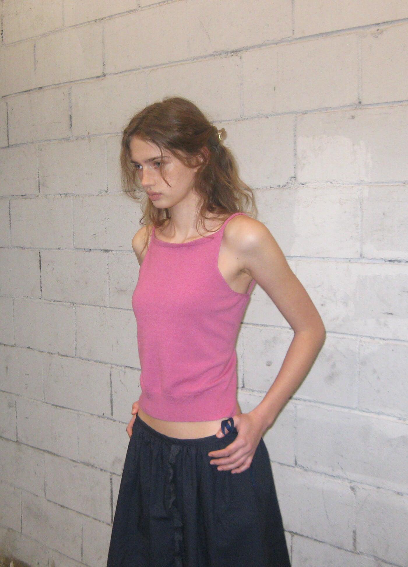 No. 2 Claw Clip Red Rosso bio-acetate go-to essentials undo hair claw big sale designer tortoise shell hair claw clip mid mini  accessory versatile for styling half-ups or full twists effortlessly. 