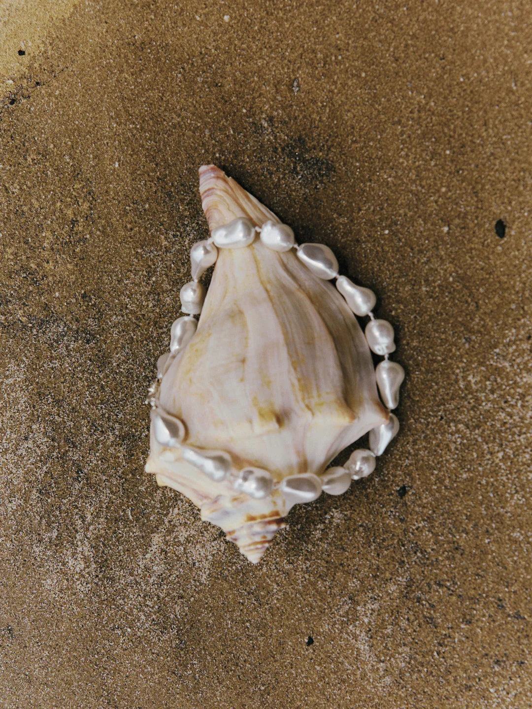 Chloe Baroque Holographic Pearl Wilma Pearl Necklace - bowsatelier