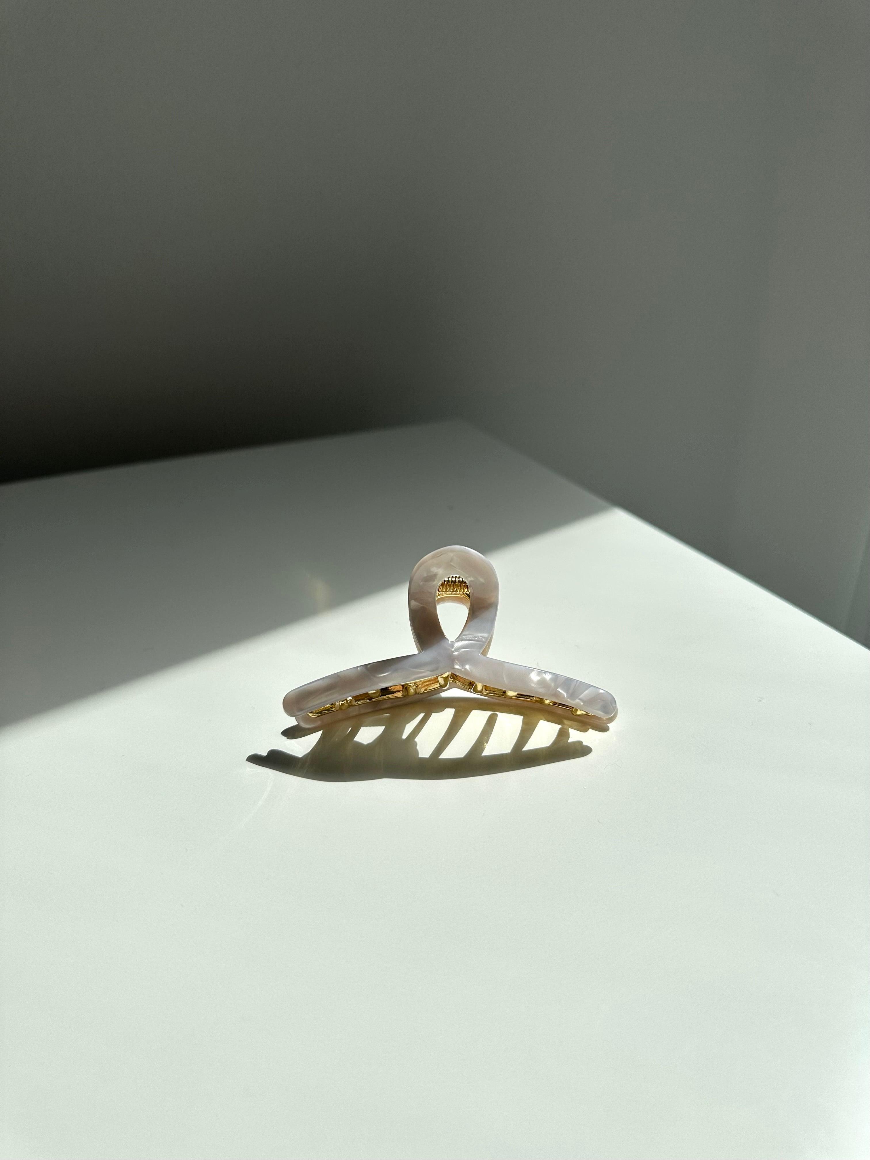 bio-acetate extra large octopus big sale designer tortoise shell hair claw clip durable pink butterfly flat online wholesale hair pin hair accessories french barrettes for thick hair styles women. 